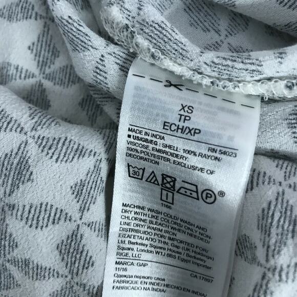 Gap Women's V Neck Geometric Print Popover Blouse Sz XS White Black Long Sleeve - Picture 8 of 8